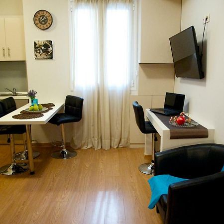Stylish And Elegant Apts Daire Atina Dış mekan fotoğraf